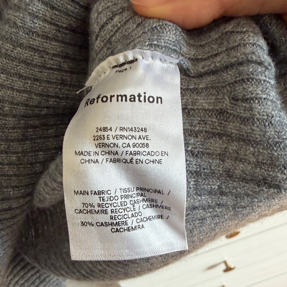 Reformation Hart Cashmere V-Neck Sweater - Grey - Picture 3 of 10